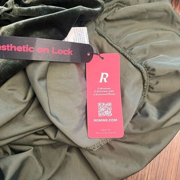 NWT romantic velvety tie Romwe ruffle feminine Dress. Women’s size Medium - Picture 4 of 9